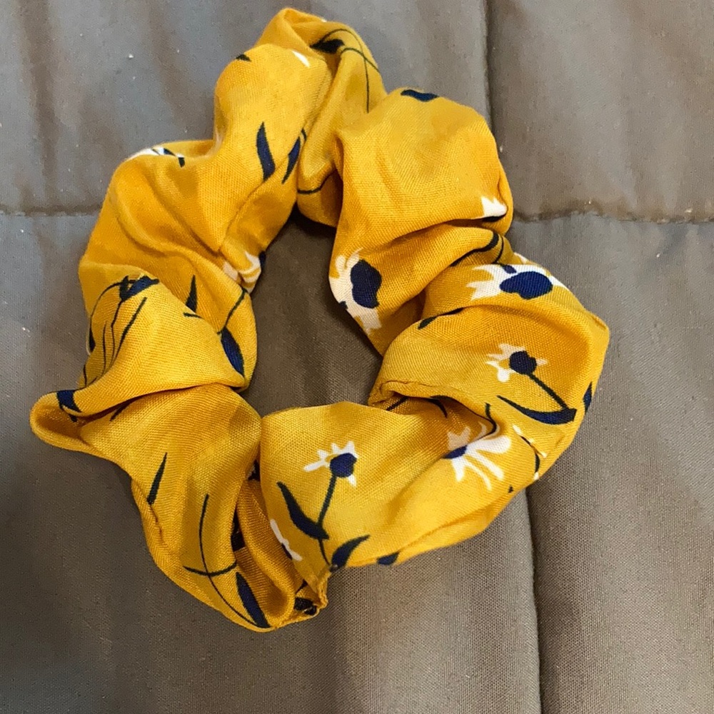 yellow scrunchies with white flowers